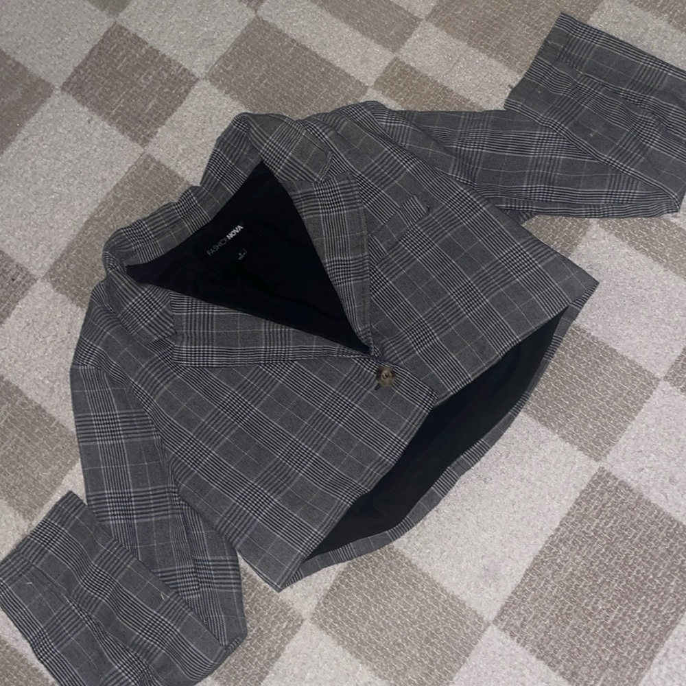 Fashion Nova cropped blazer